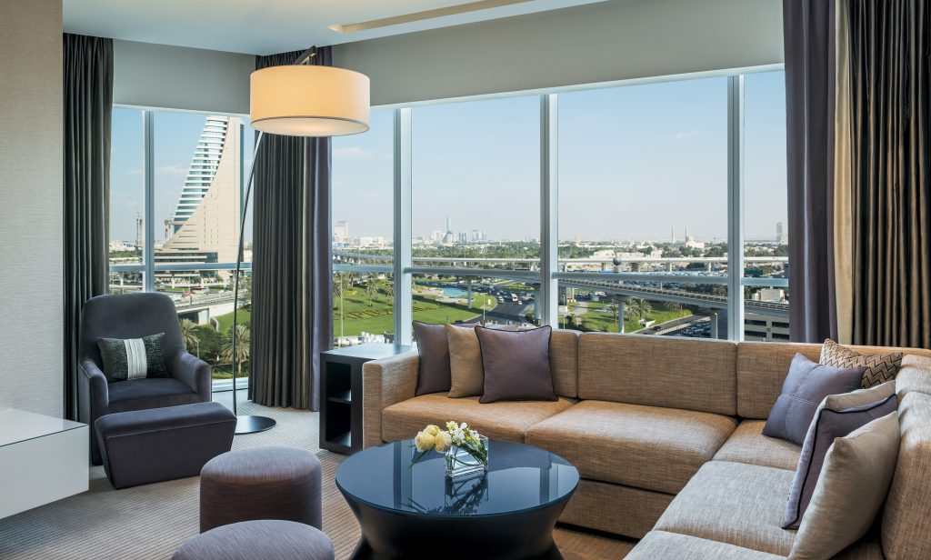 Sheraton Grand Hotel, Dubai - Deluxe Suite Living Room